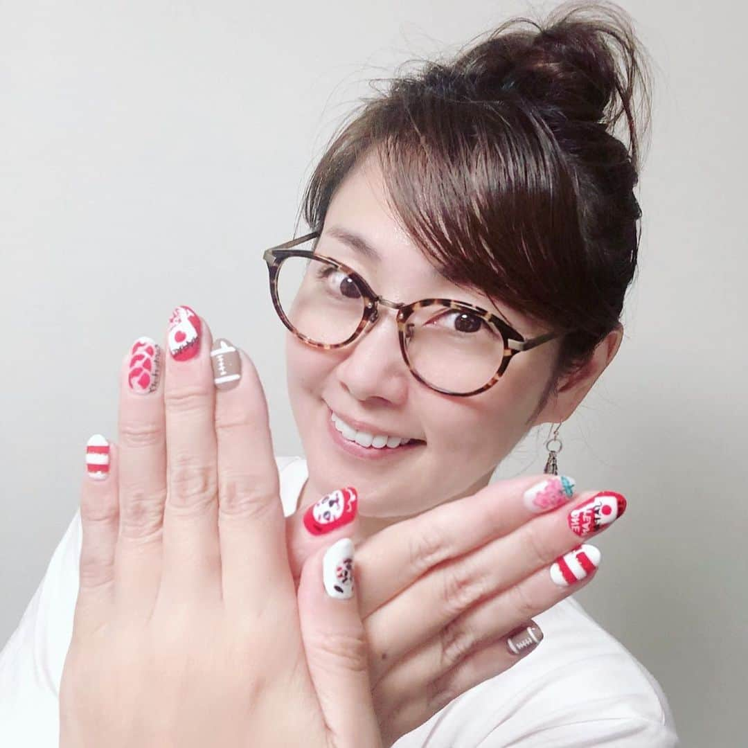 吉永愛さんのインスタグラム写真 - (吉永愛Instagram)「昨日は、セルフネイル💅🏼 スイッチ入って…やりましたよ！ラグビーネイル🏉✨ 20日も勝ちますように…🇯🇵 #ドヤ顔  #セルフネイル #ネイリスト #japan #japannail  #nails  #プライベートサロン #ラグビー #ラグビーネイル  #レンジー  #ラグビー日本代表 #ラグビーワールドカップ #ノーサイドゲーム #大泉洋 #廣瀬俊朗  #カンタベリー #canterbury  #ラグビーワールドカップ2019  #ラグビー女子 #ワンチームラクビー #rwc2019 ##愛loveラグビー🏉」10月15日 7時22分 - a.i.yy