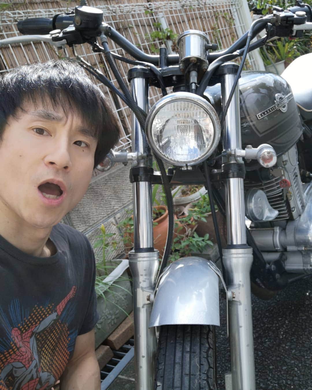 なだぎ武さんのインスタグラム写真 - (なだぎ武Instagram)「大阪時代、約10年間くらい私の足となってくれたバイクと今お別れした。。東京行って全然動かしてなかったので申し訳なかったな～。。。最後のまたぎ😄走距離、17811キロ。いっぱい思い出作ってくれた相棒よ！ありがとー！🏍️ #さよならバイク  #相棒」10月15日 13時06分 - nadagigigi