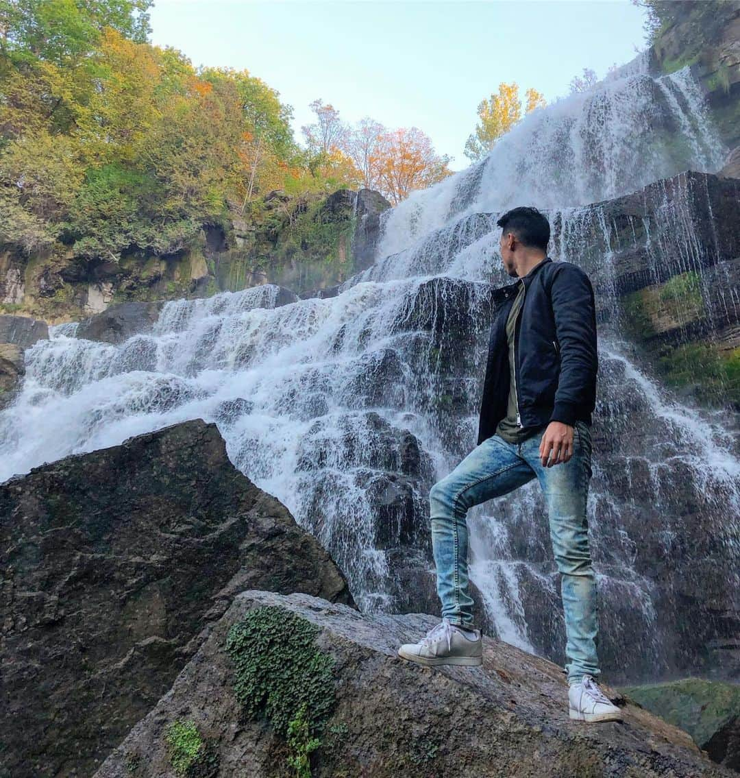 ジェレミー・テンのインスタグラム：「Chasing waterfalls... because they told me not to.  #Syracuse #NewYork #Chittenango #Waterfall #Travel #Tourist #Nature #Outdoors」