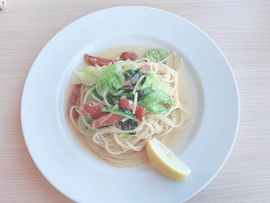 坂井朝香さんのインスタグラム写真 - (坂井朝香Instagram)「レタスとベーコンのペペロンチーノ🥓  昨日食べたlunchやけど これ家でも作れそうやけん つくってみたい🥺💓 めっちゃ美味しかった〜✨✨ #ペペロンチーノ #lunch #パスタ #休日 #福岡カフェ #カフェ」10月15日 8時41分 - asaka_sakai_