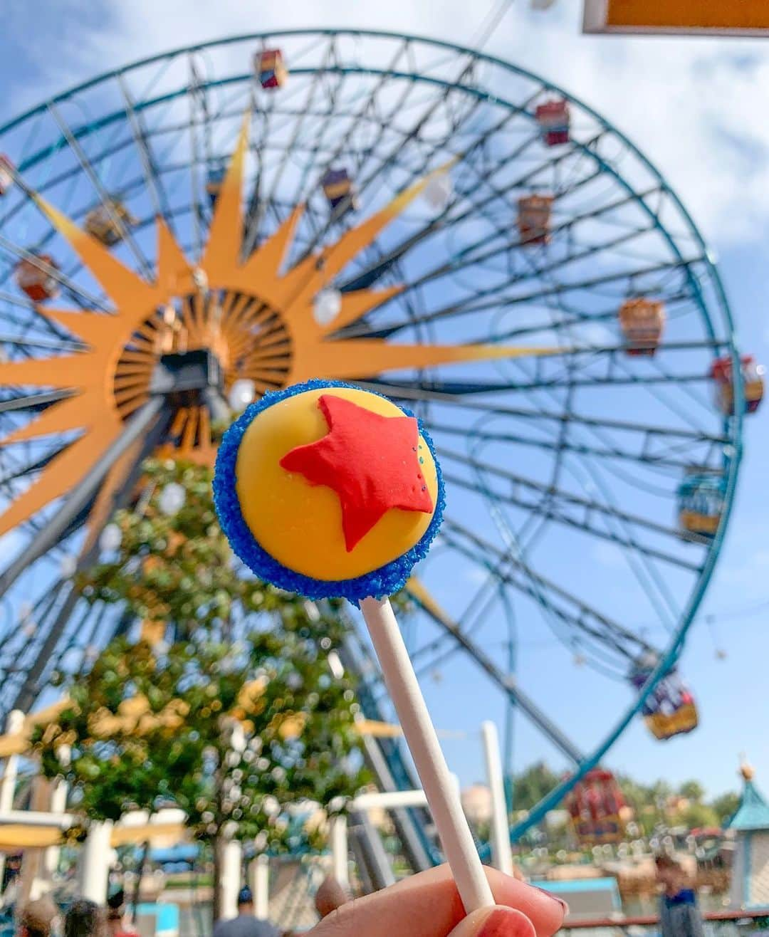 Hatamaさんのインスタグラム写真 - (HatamaInstagram)「＊ ＊  アメリカ的映えフード🇺🇸✨ #disney #disneygram #disneylife #disneylover #disneyland #disneycaliforniaadventure #dca #pixar #pixarpier #pixarball #disneyeats #ピクサーボール #ピクサー #ルクソーボール #パークフード #ディズニーフード #ディズニー #ディズニーカリフォルニアアドベンチャー #アメリカ #ディズニー好きな人と繋がりたい #ディズニー好きな人と仲良くなりたい」10月15日 8時38分 - hatama_1118