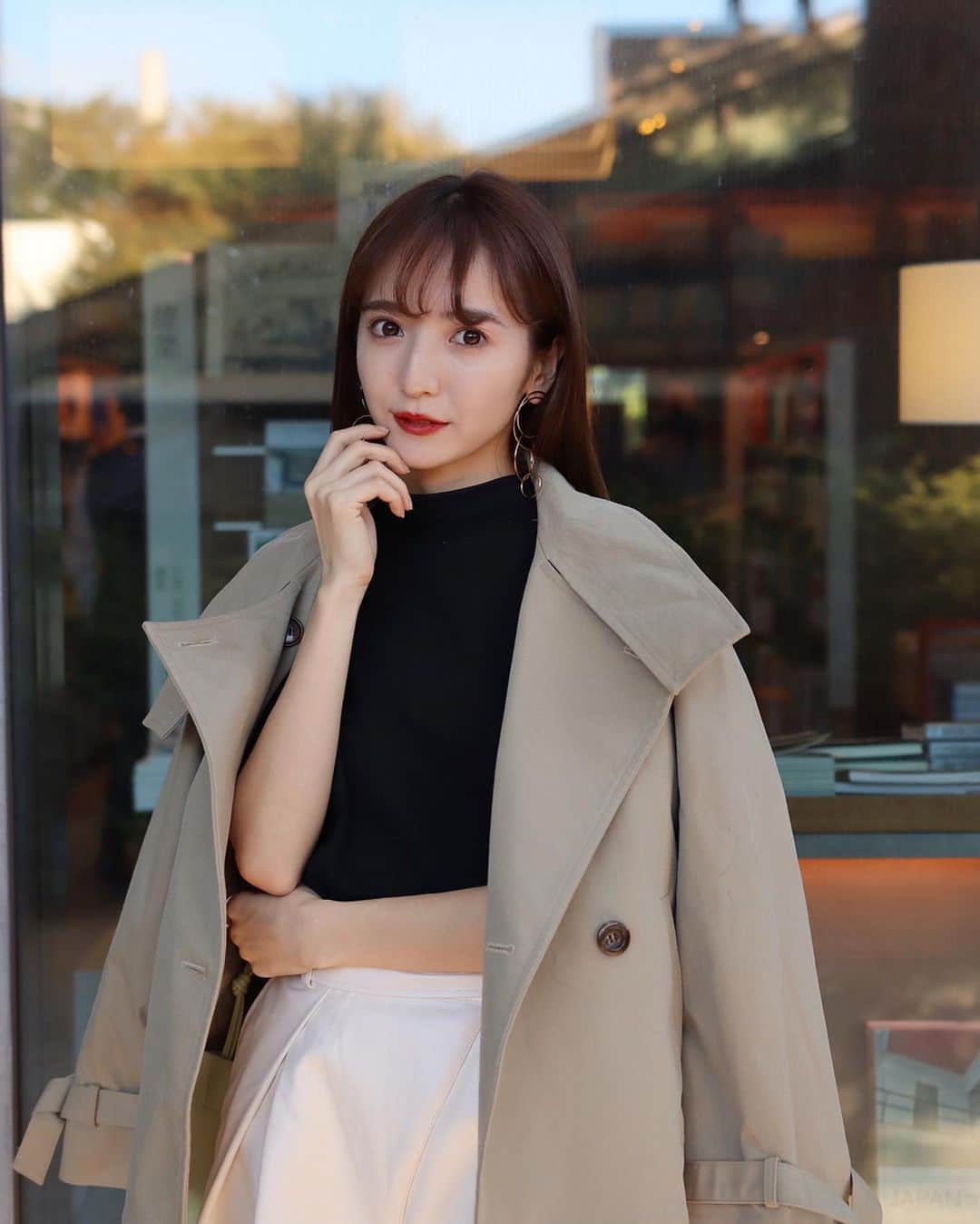 平木愛美のインスタグラム：「おはようございます。 三連休明けの火曜日！！！ 私も撮影スタートですっ🌻 いってきます！  顔晴ろーーーう！！✨ . 写真はいつかの代官山。私、蔦屋の空間の穏やかな雰囲気がとっても好きです。」