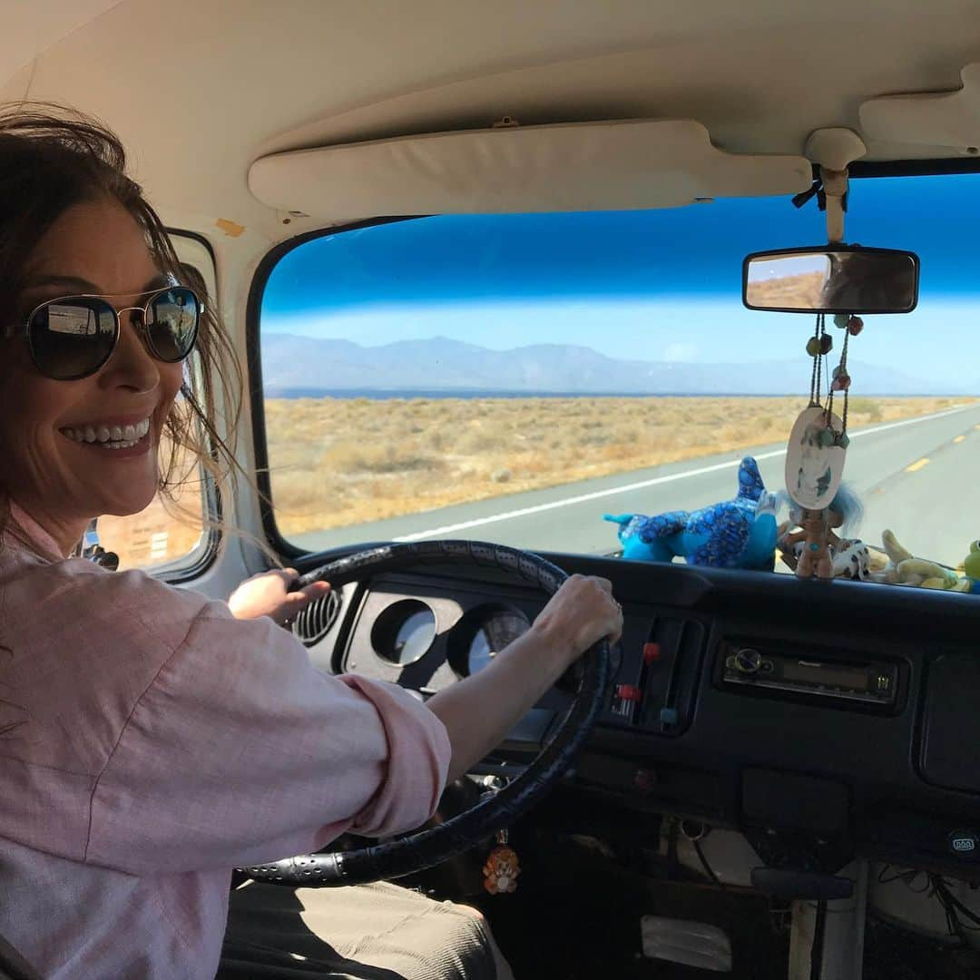 テリー・ハッチャーさんのインスタグラム写真 - (テリー・ハッチャーInstagram)「Had a great weekend filming #vantherapy on my way to #phoenix for @uwexpo Thanks for having me! Met so many great women, And had some incredible adventures on the way. #laughs #friends #crew #inspired #connections #roadtrips #saltonsea #arizona #salvationmountain #sunsets #lostandfound #memyselfnandImokay」10月15日 9時13分 - officialterihatcher