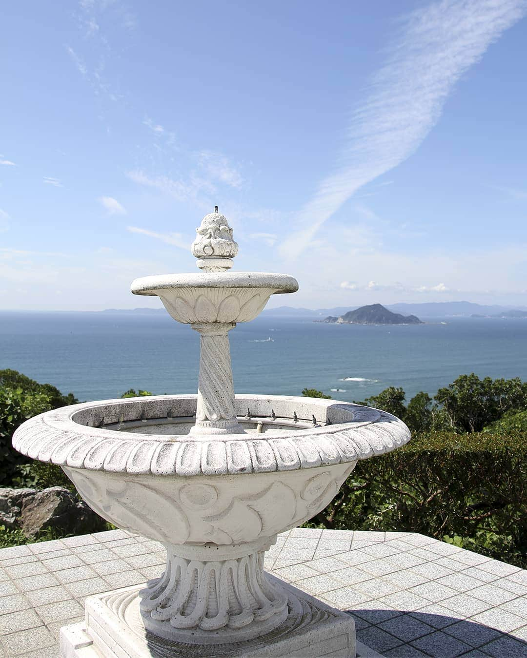 愛知県田原市さんのインスタグラム写真 - (愛知県田原市Instagram)「Just like the Mediterranean Sea. 地中海かと思った * * #実は伊良湖なんです #日本じゃないみたい #連休明けだけど #バカンス気分 #もいいよね #のんびりいこう * * #たはら暮らし * #渥美半島#田原市#田原#伊良湖#赤羽根 #tahara#irago#akabane #サーフィン#surfing#田舎暮らし#日々の暮らし#菜の花浪漫街道#休日の過ごし方#スローライフ#instagramjaran#igersjp」10月15日 9時40分 - tahara_kurashi