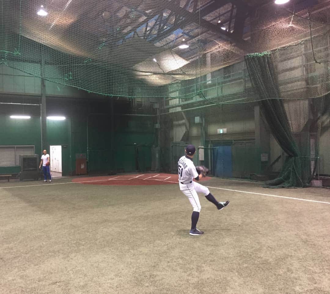 ニッチロー'さんのインスタグラム写真 - (ニッチロー'Instagram)「昨日はそうすけさんととある撮影⚾  初めてバッターボックスでそうすけさんの球を体験しましたがさすが元プロ野球選手という球筋でした！  プロvs素人  でも打ちにいきました。  #そうすけ さん #ニッチロー’ #野球 #ベースボール #baseball」10月15日 9時48分 - nicchiro5.1