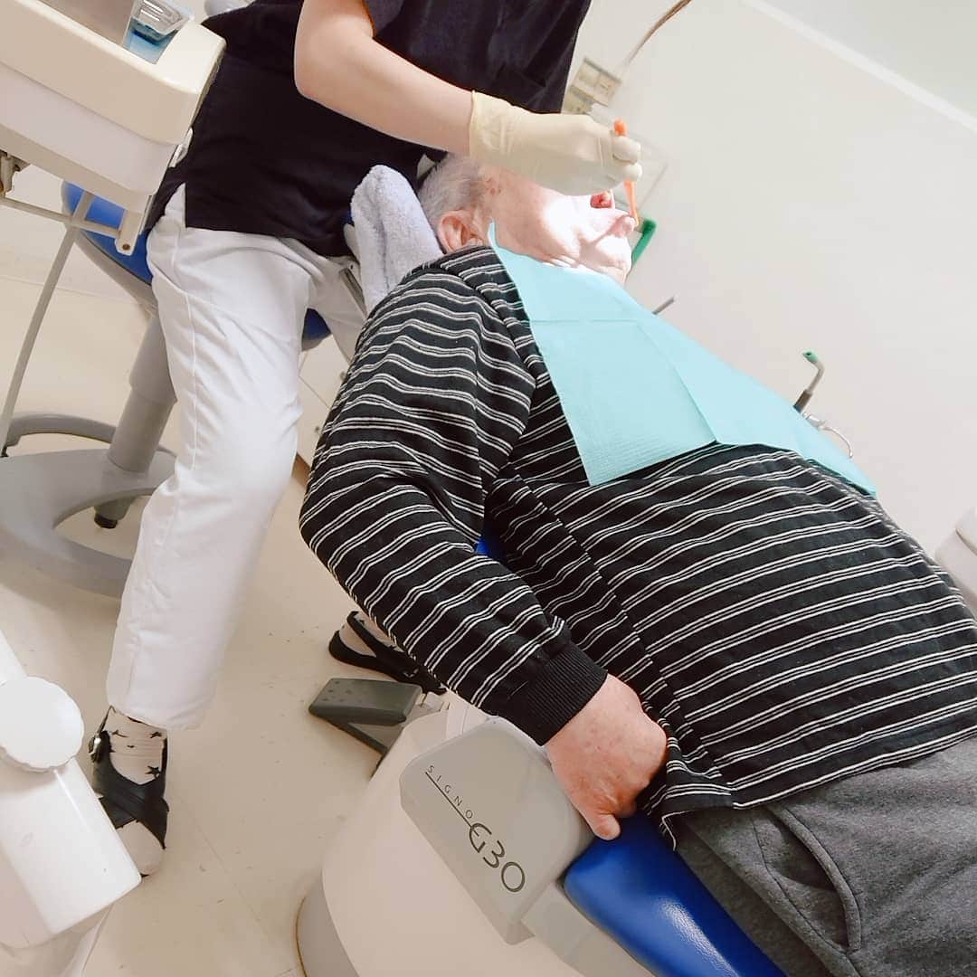 KAORUさんのインスタグラム写真 - (KAORUInstagram)「お父さん、歯医者のお時間です♪  #Marvelouspro #お父さん #歯医者 #毎週火曜日 #介護生活」10月15日 10時30分 - yukisaku_88