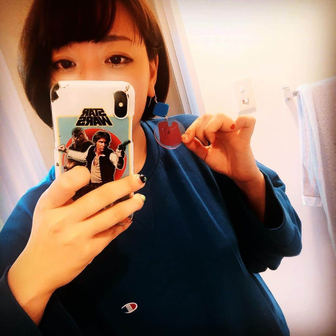 ちゃんまいさんのインスタグラム写真 - (ちゃんまいInstagram)「今日はスケベ椅子で♡ ・ #kaeacrylic ・ #ベッドイン #japanese #sexy #idol」10月15日 10時56分 - dakko_shite_cho3