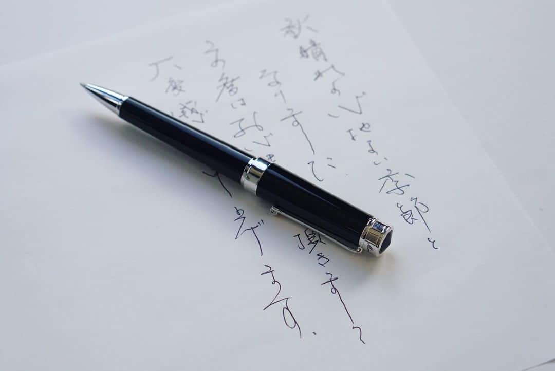 高井直子さんのインスタグラム写真 - (高井直子Instagram)「🖋 • 御礼状もスイスイ書ける。 書くもので全然違う。 ずっと欲しかったボールペン、 100年以上前にイタリアで 最初に創設された筆記具製造メーカー @montegrappaitalia  を買ってたよ🖋 万年筆も買おうかな。 最高の書き心地 • #montegrappa  #実は筆記具収集家」10月15日 10時58分 - naokotakai