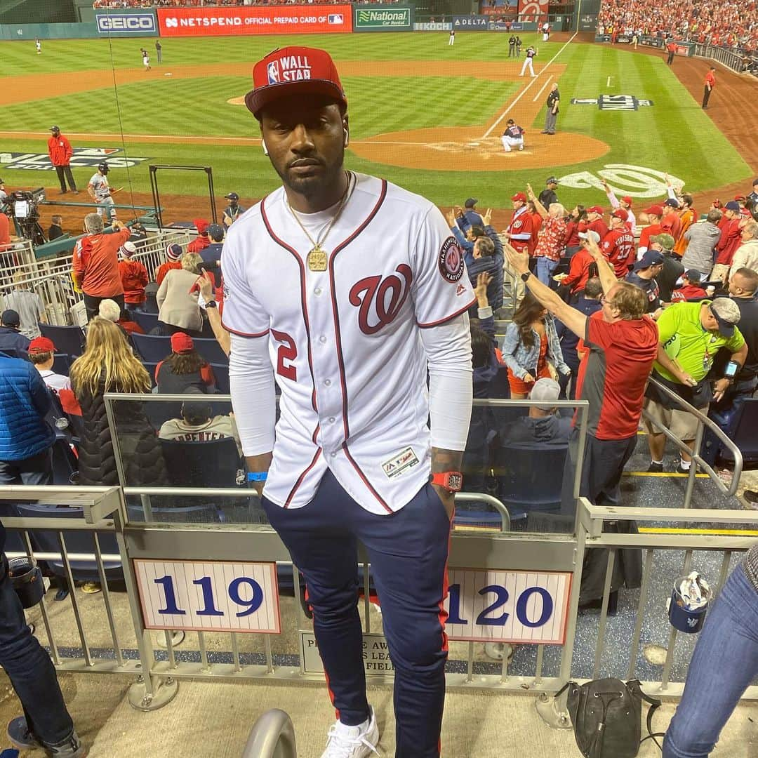 ジョン・ウォールさんのインスタグラム写真 - (ジョン・ウォールInstagram)「@nationals NLCS let’s Go !!! #NLCS #mlbplayoffs #DCFamily...Love this City 💯👌🏾‼️」10月15日 11時02分 - johnwall