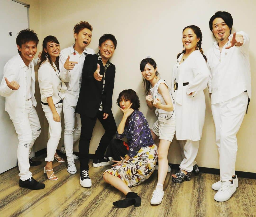 Ms.OOJAさんのインスタグラム写真 - (Ms.OOJAInstagram)「SHINE TOUR東京公演の SP guestコブクロ小渕健太郎さん！ 小渕さんプロデュースの「WAYYOUARE」を一緒のステージで歌えたことは一生の宝物になりました✨✨✨めざましテレビでもオンエアされてて、動画で客観視してさらに感動w . . バンドメンバーもめちゃくちゃ楽しそうだったなーー！！ . そんなこんなであっという間に今週19日土曜日はついにツアーファイナル！！ これまでの集大成を全力で届けに行くから待っててね！！ . #msooja #shine #tour #東京　#tokyo #人見記念講堂　#コブクロ　#小渕健太郎　#次は　#名古屋」10月15日 11時03分 - msoojafaith