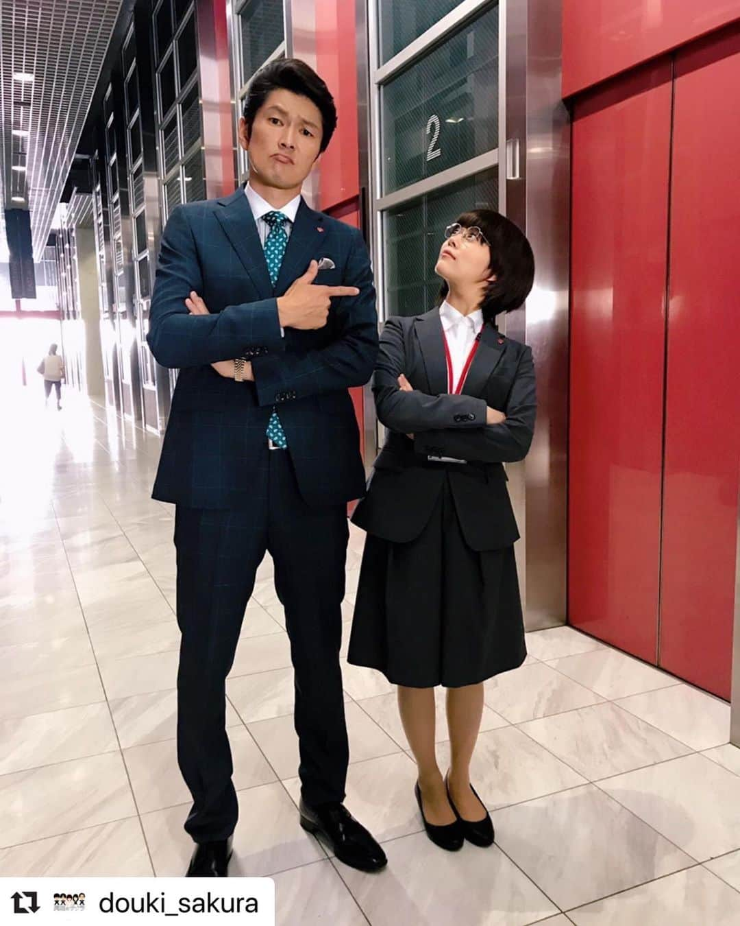 丸山智己さんのインスタグラム写真 - (丸山智己Instagram)「同期のサクラ、第二話 明日放送です☆ 今回もなかなかのアレな役でございます。  #Repost @douki_sakura with @make_repost ・・・ 🌸‪第2話  サクラに強敵現る⁉️🌸‬ ‪#同期のサクラ 明日よる10時放送です📺🙌‬ ‪それぞれの部署で2年目社員として働くのサクラたち。 そんなサクラの前に #丸山智己 さん演じる圧が強い桑原部長が登場…‼️ ・‬ ‪丸山さん、すごーく背が高い‼️ サクラと睨み合うシーンは本当に怖い😂‬ ‪圧巻のお芝居は明日、マストチェックです‬🎯⚠️ ‪#第2話‬ ‪#10月16日‬ ‪#2010年‬ ‪#水曜よる10時‬ #日テレ ‪#高畑充希‬ #営業部 #桑原部長 @maruyamatomomi」10月15日 20時52分 - tomomi.maruyama0327