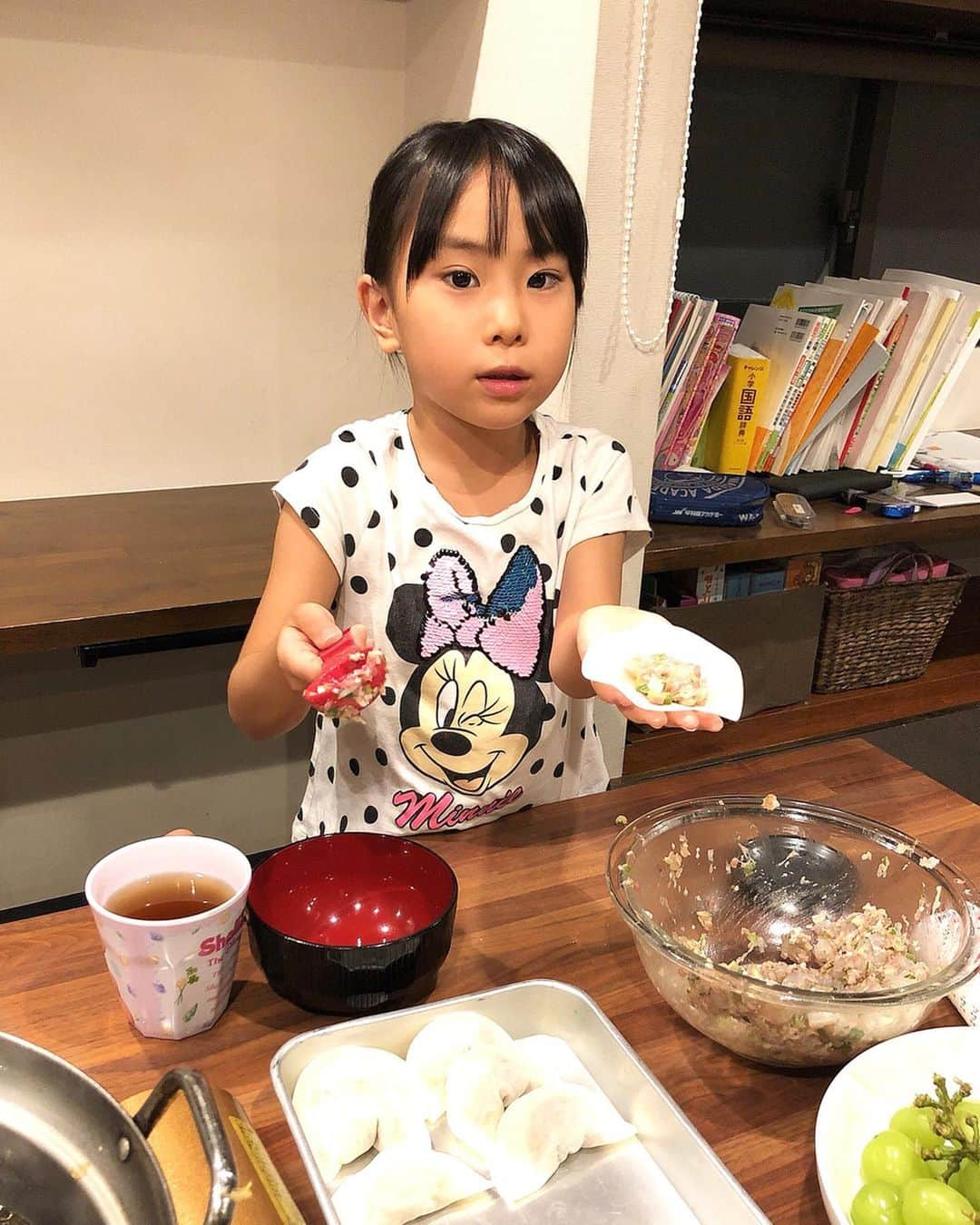 みきママさんのインスタグラム写真 - (みきママInstagram)「【晩御飯は海老ワンタンラーメンです！！】. . .  晩御飯の話は、ブログ「藤原家の毎日家ごはん」を見てください🤗🤗🤗. . . . . . 私のプロフィールにあるURLから今日10/15のブログに飛べます🚀🚀🚀. . . .  れんちび「ずっと食べられる」ってさ。 . . .  #晩御飯  #海老ワンタン #ラーメン #dinner  #fnceat #noodles #shrimpwonton」10月15日 21時11分 - mikimama_official