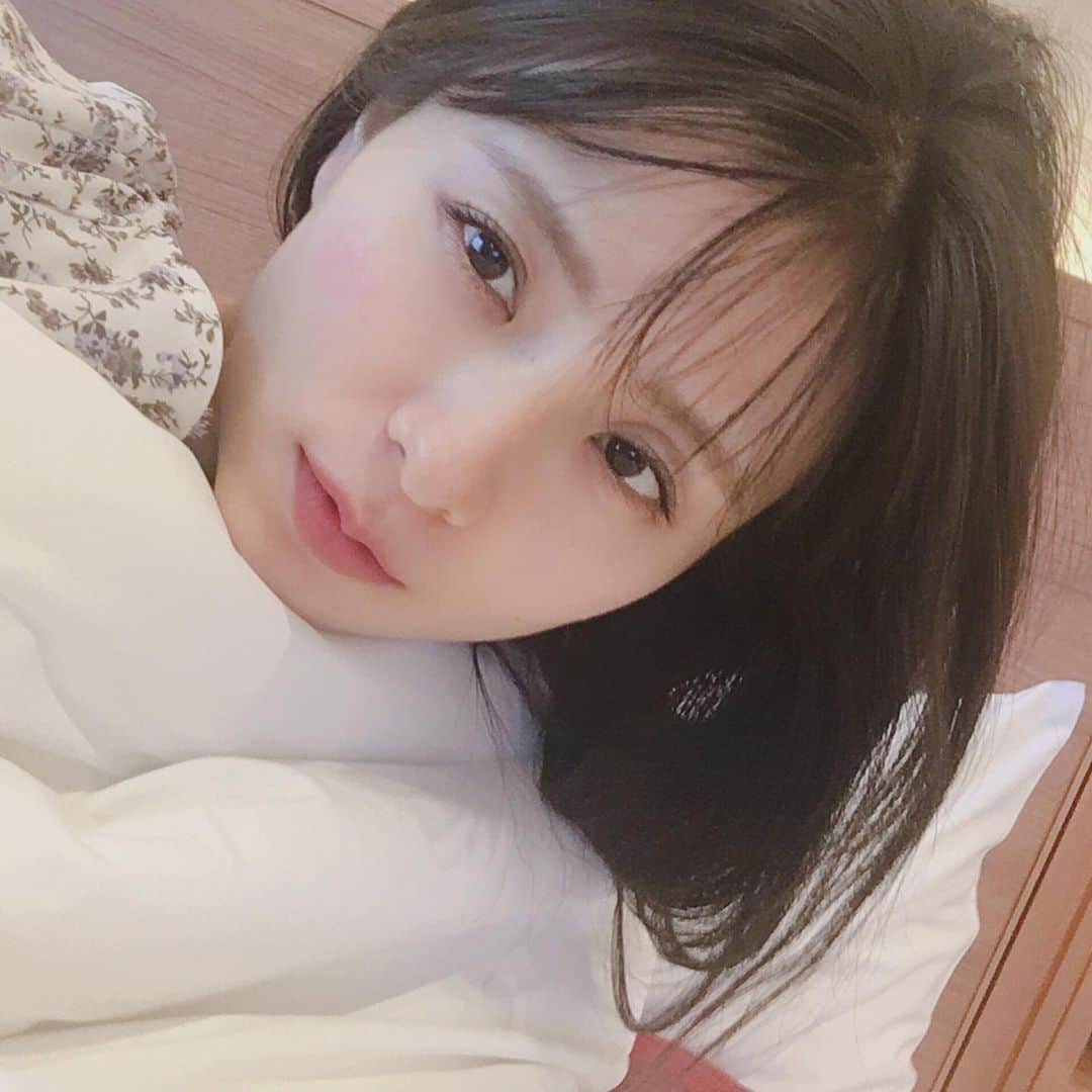 朝見心のインスタグラム：「(∵) ニッスイの青椒肉絲で知ったよ と言ってくださる方が とても多くて とっても多くて ニッスイさんにも 青椒肉絲にも スタッフさんにも 竹森さん(旦那様役)にも 感謝の日々です 「インスタ見たらあんなに怖い人じゃないんですね！」 というお声もいただきます そうですよ あんなに怖い人じゃないんですよ 演出ですよ でもあれも私ですよ 私であって私でないしそんな私もぜんぶ私 CMも出るし映画もドラマも出るしバラエティーも出るよ これからもずっと宜しくね＼(∵)／ おやすみなさーい＼(∵)／」