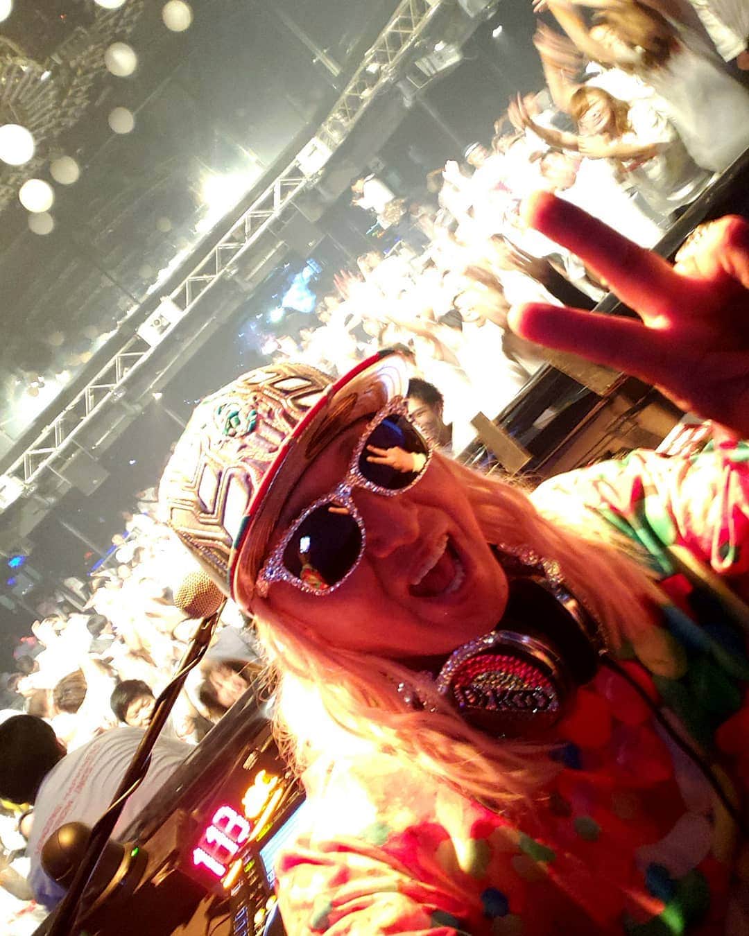 DJ KOOさんのインスタグラム写真 - (DJ KOOInstagram)「新宿 WARPで！！パーリー～！！皆でEverybody プチョヘンザ！！盛り上がり半端じゃナイトプール パシャパシャ！！やっぱ現場のDJは自分のライフワークだ！！そしてWARPは音がイイ！！ 最&高！！ #warp #club #party #DJKOO」10月15日 21時23分 - dj_koo1019