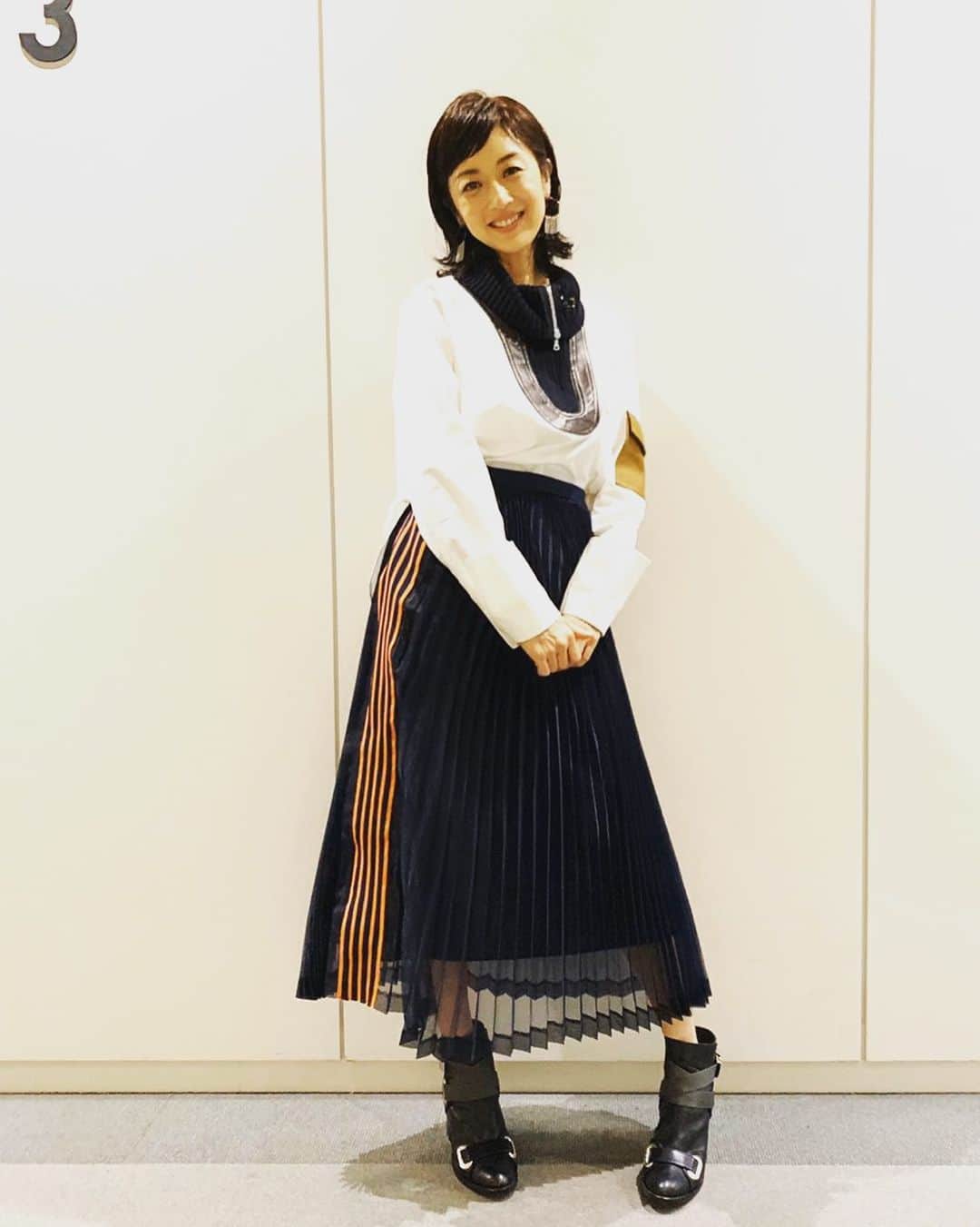 高岡早紀 さんのインスタグラム写真 - (高岡早紀 Instagram)「明日21時から放送の「ホンマでっか⁈TV」に　#小池徹平　と一緒にでまーす！  衣装は  シャツ　#DEREKLAM スカート　#CLEANA ブーツ  #UJOH  です。  是非ご覧くださいね！  #リカ　#オトナの土ドラ」10月15日 21時34分 - saki_takaoka