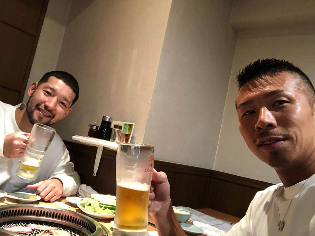 内山高志さんのインスタグラム写真 - (内山高志Instagram)「修平が今週末から井岡とラスベガスに合宿行くから最後の食事^_^  武蔵小山の焼肉元山  久しぶり来たけど美味かったわ‼️ #武蔵小山 #焼肉 #元山 #佐々木修平 #井岡一翔 #大晦日 #タイトルマッチ」10月15日 21時36分 - takashikod