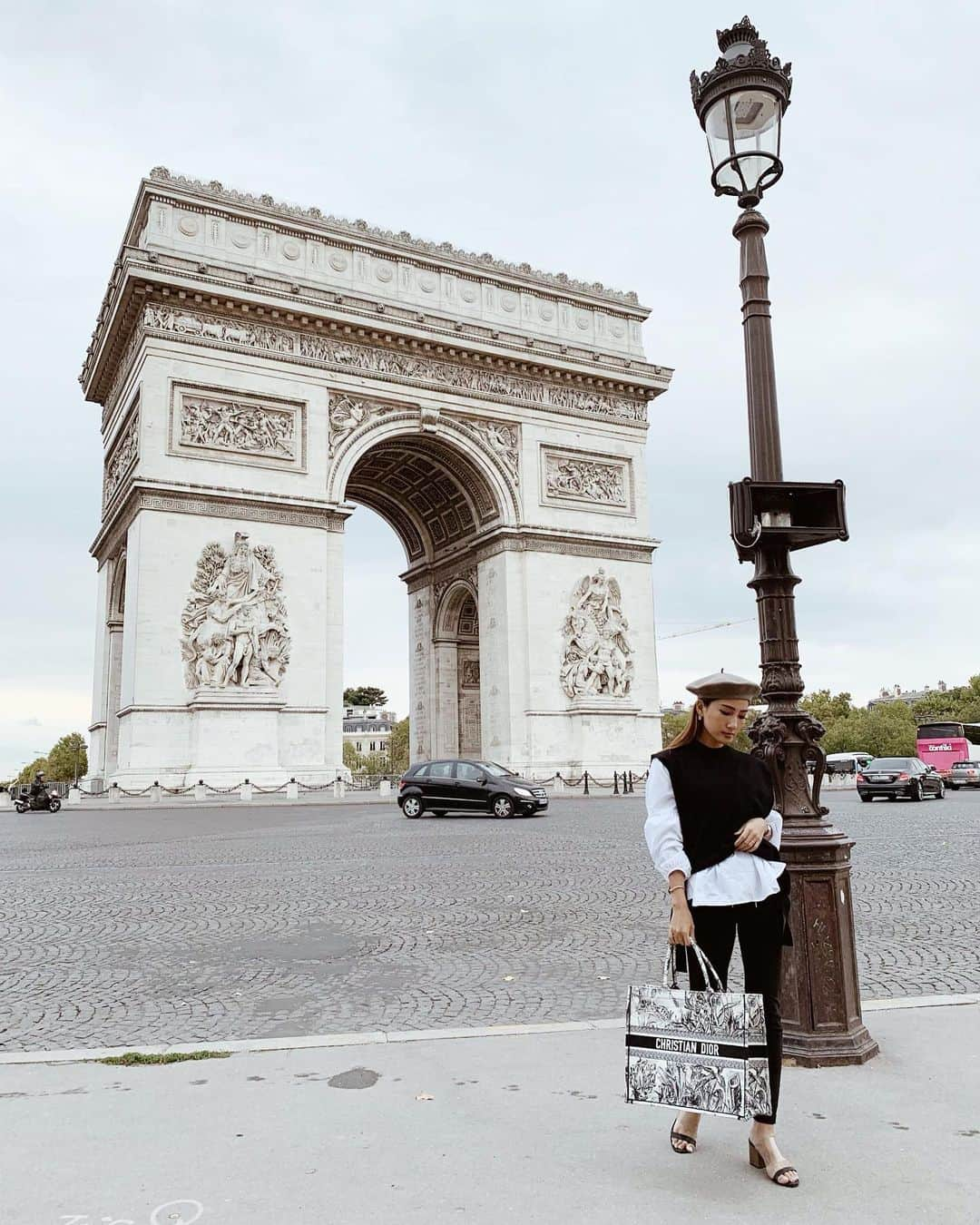 HARUEさんのインスタグラム写真 - (HARUEInstagram)「Arc de Triomphe🇫🇷 . #paris #france #etoile #エトワール凱旋門 #パリ」10月15日 21時54分 - harue0104