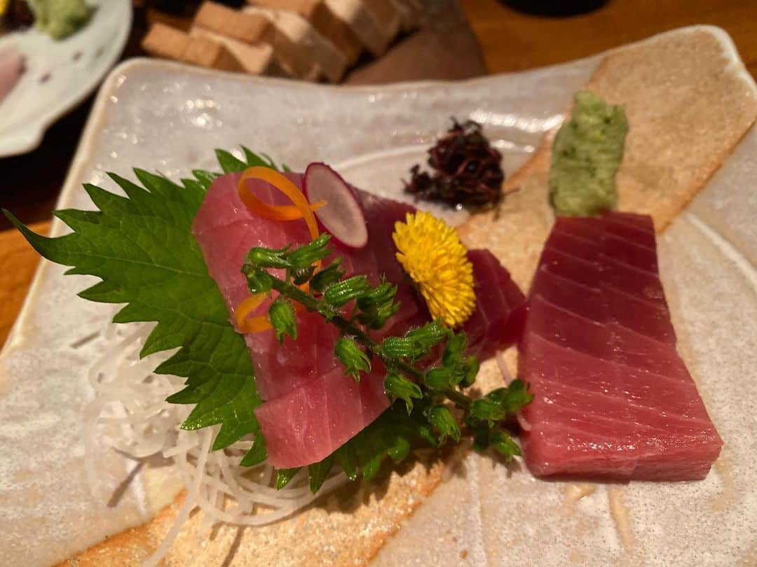 なるせのインスタグラム：「打ち合わせとかいうまぐろ大会 おもしろいことをしようとしてる はやくみんなにおとどけしたい」