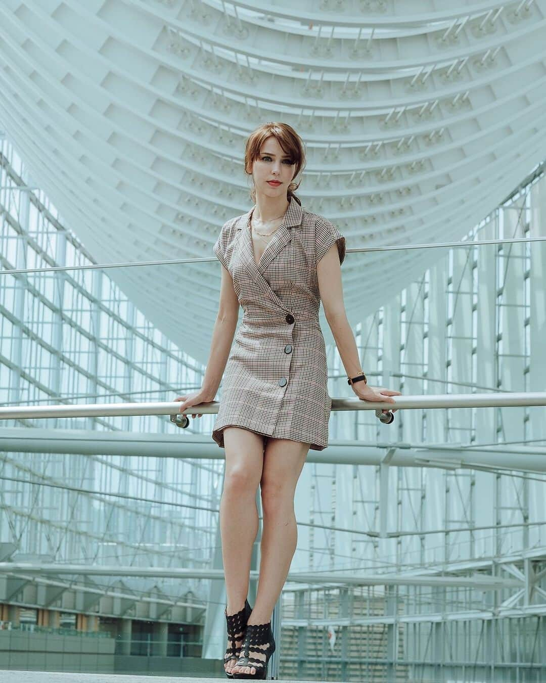 ステファニー・ヨーステンさんのインスタグラム写真 - (ステファニー・ヨーステンInstagram)「Photo by @harry.yamanashi 📸 #newportraits #checkprint #blazerdress #architecture #tokyointernationalforum #ポートレート撮影 #チェックプリント #ワンピース #ステファニーヨーステン #stefaniejoosten @mickymactroy」10月15日 21時59分 - stefaniejoosten