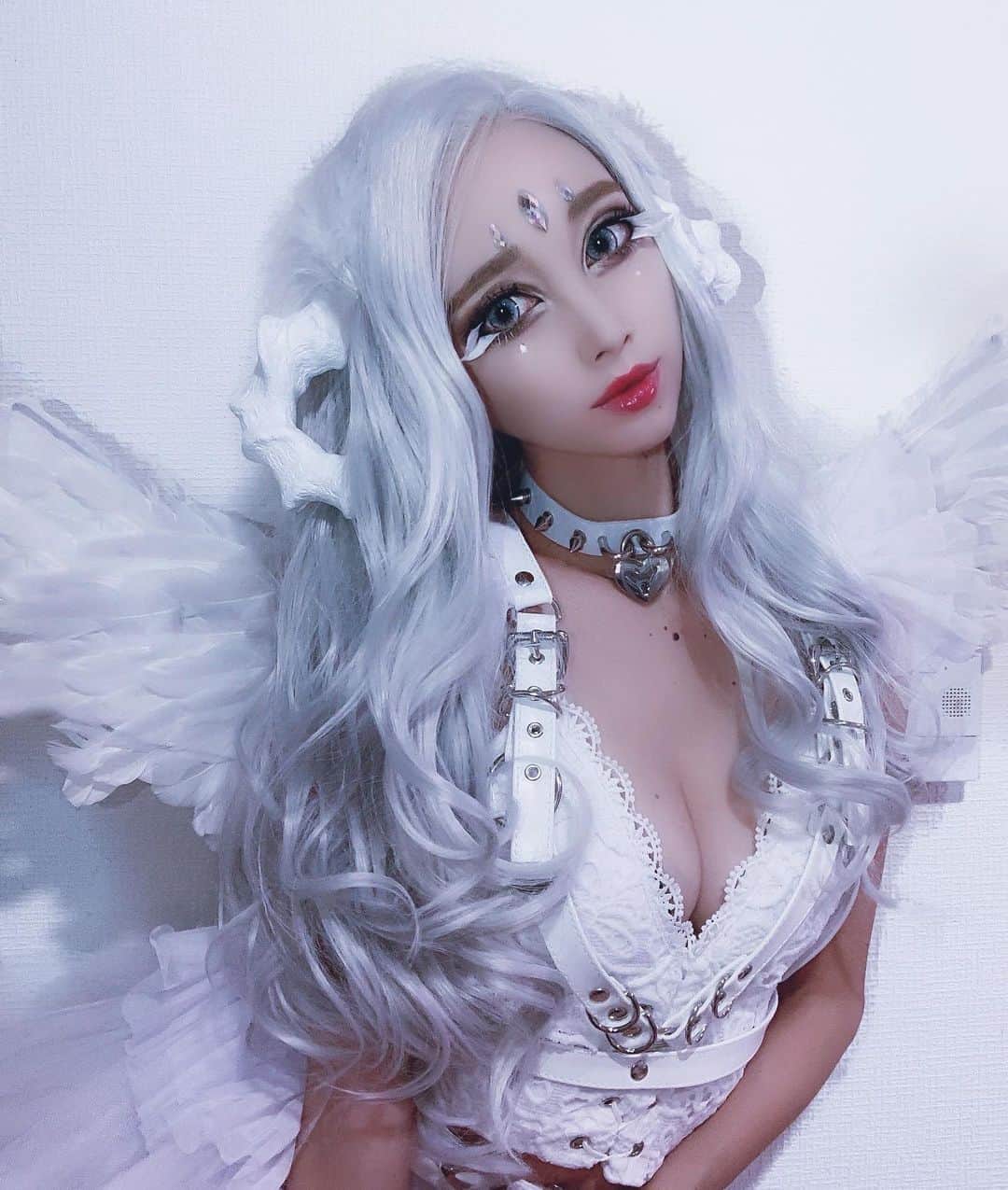 okamotosayaka のインスタグラム：「👼🏻👼🏻👼🏻 . 天使~~⁽⁽ଘ( ˊᵕˋ )ଓ⁾⁾ . . . . . . . . #halloween#halloweencostume#halloweenmakeup#makeup#fashion#angel#cosplay#wig#white#usj#universalstudiosjapan#ハロウィン#ハロウィンコスプレ#ハロウィン仮装#ハロウィンメイク#ユニバ仮装#ユニバ#ユニバハロウィン#ファッション#天使#コスプレ#仮装#usjハロウィン#ハーネス#ホワイトカラー#ホラナイ」