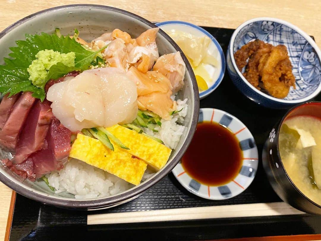 山田稔明さんのインスタグラム写真 - (山田稔明Instagram)「三食丼700円 #猫町旅日記」10月15日 13時26分 - toshiakiyamada