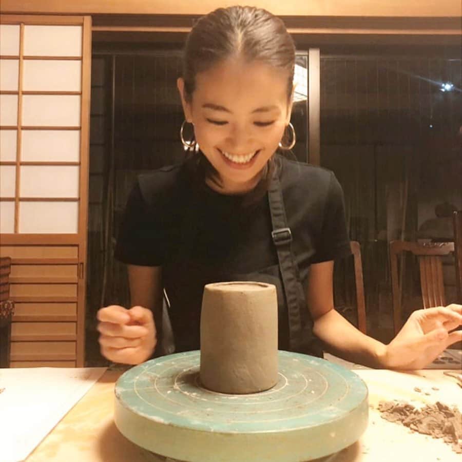 葛岡碧さんのインスタグラム写真 - (葛岡碧Instagram)「陶芸☕️ ・ ・ 以前陶芸の様子をアップしたの、随分前だね。 こんな感じに出来上がり、 これでcoffee 飲んでます♪☕️」10月15日 13時38分 - midori_kuzuoka