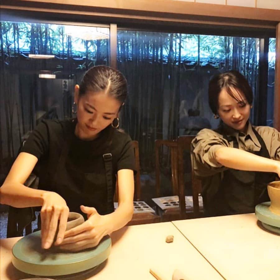 葛岡碧さんのインスタグラム写真 - (葛岡碧Instagram)「陶芸☕️ ・ ・ 以前陶芸の様子をアップしたの、随分前だね。 こんな感じに出来上がり、 これでcoffee 飲んでます♪☕️」10月15日 13時38分 - midori_kuzuoka