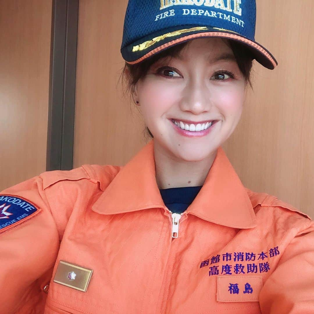 福島和可菜さんのインスタグラム写真 - (福島和可菜Instagram)「今日は、一日救助隊長です🚒  これから、私の卒業した母校 ✨函館工業高校✨で火災訓練🔥🔥🔥 よろしくお願い致します‼️ #身も心も引き締まる #救助隊長 #福島和可菜 #救助服 #函館 #一日消防署長 #ならぬ #一日救助隊長 #高度救助隊 #日頃からの積み重ね #訓練 #大事 #いつでも動ける心と身体 #準備 #よろしくお願い致します #函館工業高校 #函工 #🚒 #👮 #🏃 #☀️ #✨ #🔥 #👍」10月15日 13時30分 - fukushimawakana