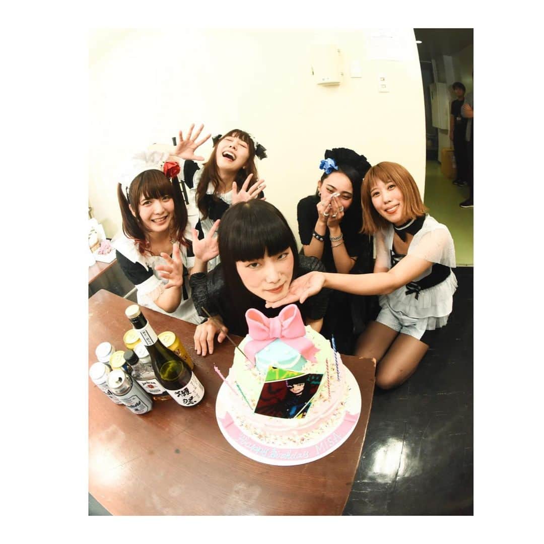 廣瀬茜さんのインスタグラム写真 - (廣瀬茜Instagram)「Happy Birthday MISA💜 . 本日はリズム隊の相方、MISAのお誕生日です！！おめでとう🎉 . これからもずっと私の相方でいてくれ！！！！！リズム隊としても、笑いの相方としても！！！！！ .  photo by MASANORI FUJIKAWA(@masafuji93)  #bandmaid #misa #bassist #bass」10月15日 13時53分 - akane_bandmaid