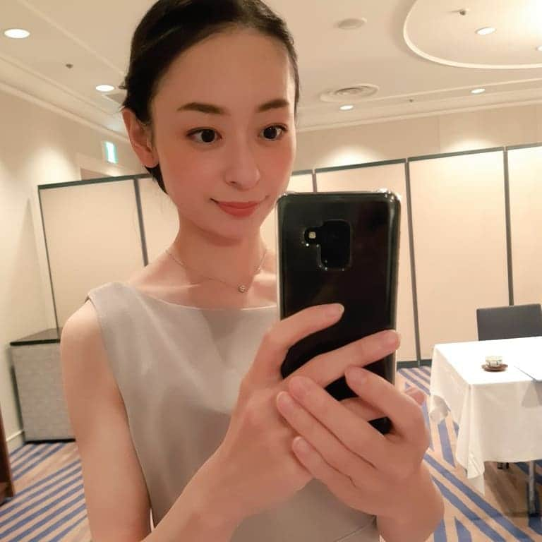 瞳ゆゆさんのインスタグラム写真 - (瞳ゆゆInstagram)「これから、講演会と懇親会の司会🎤 ｢大丈夫！できるよ！｣と自分に言い聞かせて行ってきます💨  #司会 #講演会 #懇親会 #宝塚og #アナウンサー #瞳ゆゆ」10月15日 14時01分 - yuyu_hitomi