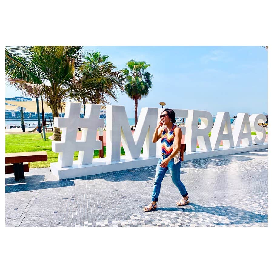 小林由佳のインスタグラム：「There have a lot of " best in the world" things😁👊🏻 ・ Someone call most of beautiful STARBUCKS all over the world🥤✨ and on the beach The Ferris wheel will be most of biggest one🎡 but now just most of biggest wheel😂 ・ unfortunately sea is beautiful but it's super warm warter. so I can call it is hot spring♨︎😂😂😂 ・ #世界一美しいSTARBUCKS🥤✨ #ブルーベリーチーズケーキフラペチーノはどの店舗でも売り切れ #ほんとに存在するんかいな🤷🏻‍♀️ #近々世界一大きな観覧車になる #いまはただの世界一大きな車輪 #日差しもビーチの砂も暑く #海に走ってダイブしたら #海がお湯なみに熱く温泉のようでした #これただの入浴♨︎」