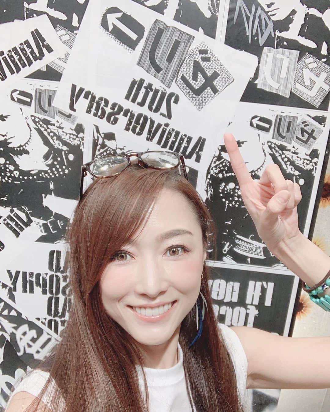 のインスタグラム：「先日行った#ゼリー の、ライヴ✨ ボーカルの#ヤフミ さんと📸✨ カッコ良かったぁ。。。🥺✨ . #jelly #ゼリ→  #赤坂BLITZ #杏さゆり #SayuriAnzu」