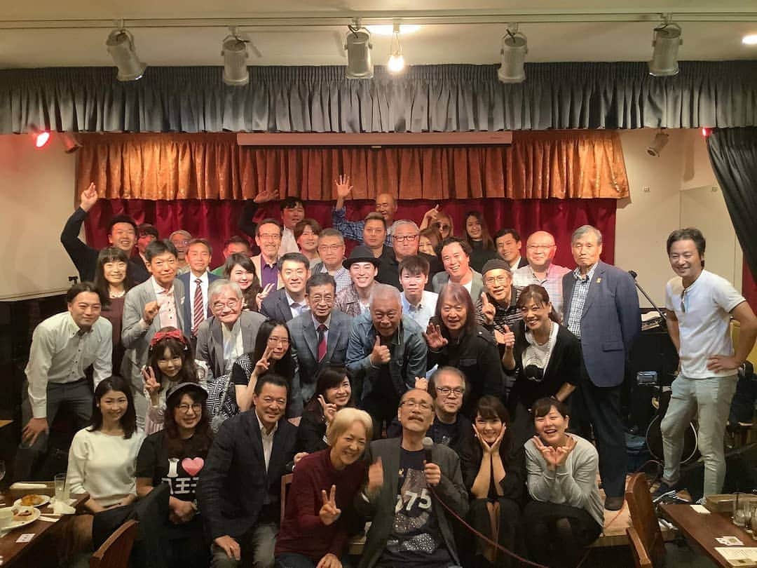 冨永裕輔さんのインスタグラム写真 - (冨永裕輔Instagram)「#八王子FM  #TokyoStarRadio #2周年 #パーティー #おめでとうございます #歌わせていただきました #お祝いを込めて #笑顔がたくさん #スペイン料理」10月15日 15時40分 - yusuketominaga_official