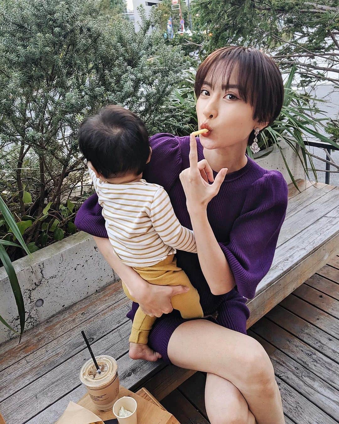 ソンイのインスタグラム：「13日に30歳になりました🥳✌🏻﻿🍟 息子と一緒に初めて迎える誕生日🎂❤️﻿ 母になって強くなりたいと思う一方で、守る存在ができた分、怖さや弱さも今まで以上に感じるようになりました😌﻿ 30代も1日1日を愛おしく大切にしていきたいです🕊﻿ ﻿ 台風で被災された皆様に穏やかな日常が早く戻りますように🇯🇵」