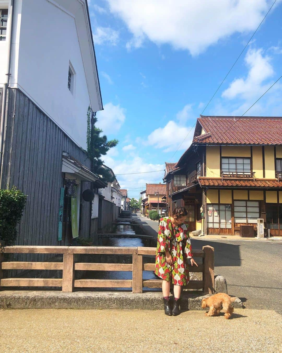 近藤夏子さんのインスタグラム写真 - (近藤夏子Instagram)「ワンピースがとても好きです👗✨ そのワンピ可愛いーどこのー？？って聞かれると嬉しいです❣️ 最近褒めてもらえるワンピはこれっ💓 ワンピース…古着 @vivie_amemura  です🕵️‍♀️ #夏子ーデ #ワンピース #ワンピ #古着 #柄 #倉吉 #白壁土蔵群」10月15日 16時37分 - kondonatsuko