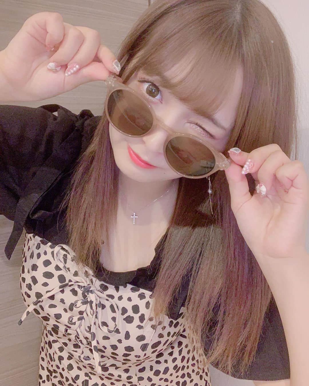 太田里織菜のインスタグラム：「. 可愛いサングラス💓 茶色持ってなかったから嬉しい\( *´•ω•`*)/ . クーポンNo.「SOLEIL2019」 ↑300円オフクーポンとして使えるみたいです✨ . #らぶどる」