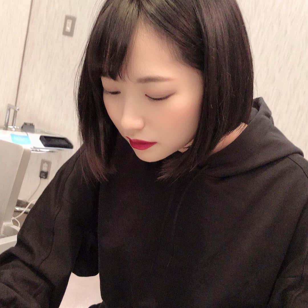 伊賀まこのインスタグラム：「☝️」
