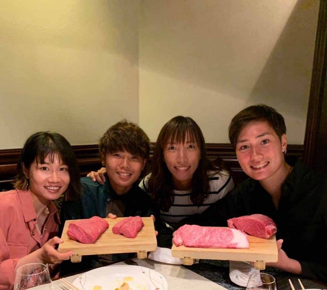 中島依美さんのインスタグラム写真 - (中島依美Instagram)「今年からサポートして頂いてる﻿ 「神戸ステーキレストランモーリヤ」﻿ に行ってきました^ ^﻿ とても美味しかったです⭐️﻿ ありがとうございました。﻿ ﻿ 皆さんも是非行ってみてください😊﻿ ﻿ しおりおめでとう🎉﻿ 素敵な１年にしてな🥰﻿ ﻿ 明日からまた頑張ります⚽️﻿」10月15日 22時23分 - eminakajima.7