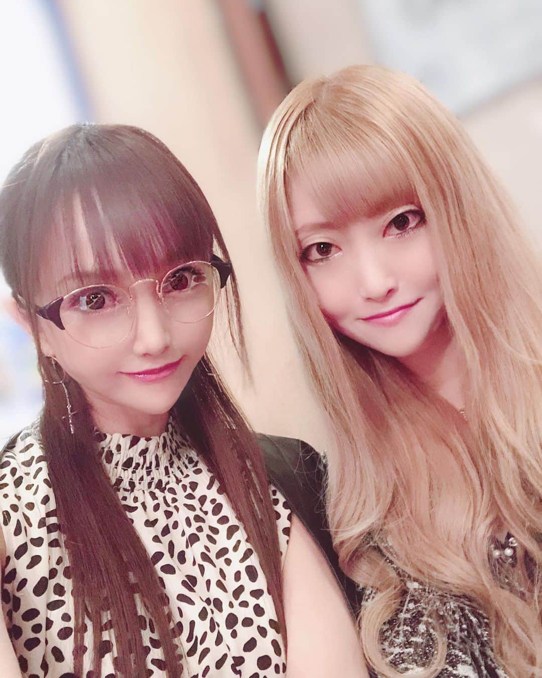 宇佐美あいりさんのインスタグラム写真 - (宇佐美あいりInstagram)「秋になってきて大好きな鍋の季節がやってきたので行きたかった鍋料理専門の居酒屋へ♡1番好きなすき焼き食べに行ってきた♡しかもここは鍋20種以上もあるのだ🎵あいりんは牛トリュフすき焼き🐮✨うまうますぎた😋✨ #女子会#鍋#20種類#鍋料理専門#居酒屋#love#すき焼き#1番好き#牛トリュフすき焼き#唐揚げ#明太子#トマト#食いしん坊#グルメ#代官屋敷#隠れ家空#ダイヤモンドダイニング#dd#松村厚久#あくとり代官鍋之進#渋谷#shibuya #japanesegirl#instadaily#instalike#igers #selfie#instagood#pleaselike#followme」10月15日 22時26分 - airi.usami_official