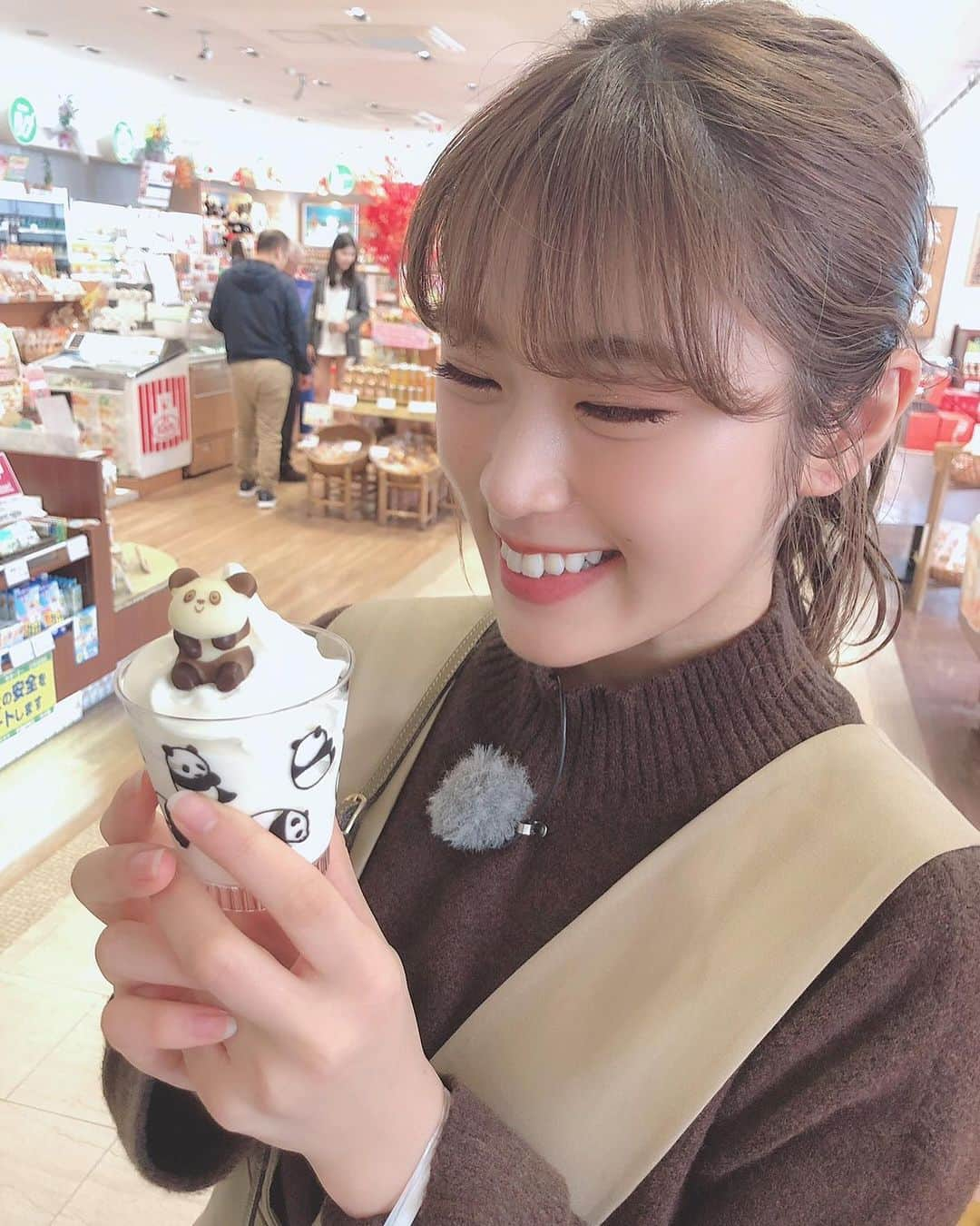 渋谷凪咲さんのインスタグラム写真 - (渋谷凪咲Instagram)「ふふふん🐼🍦♪ . . #ロケ #サービスエリア #アイス #パンダ #ハッピー🧡」10月15日 17時02分 - nagisa_nikoniko