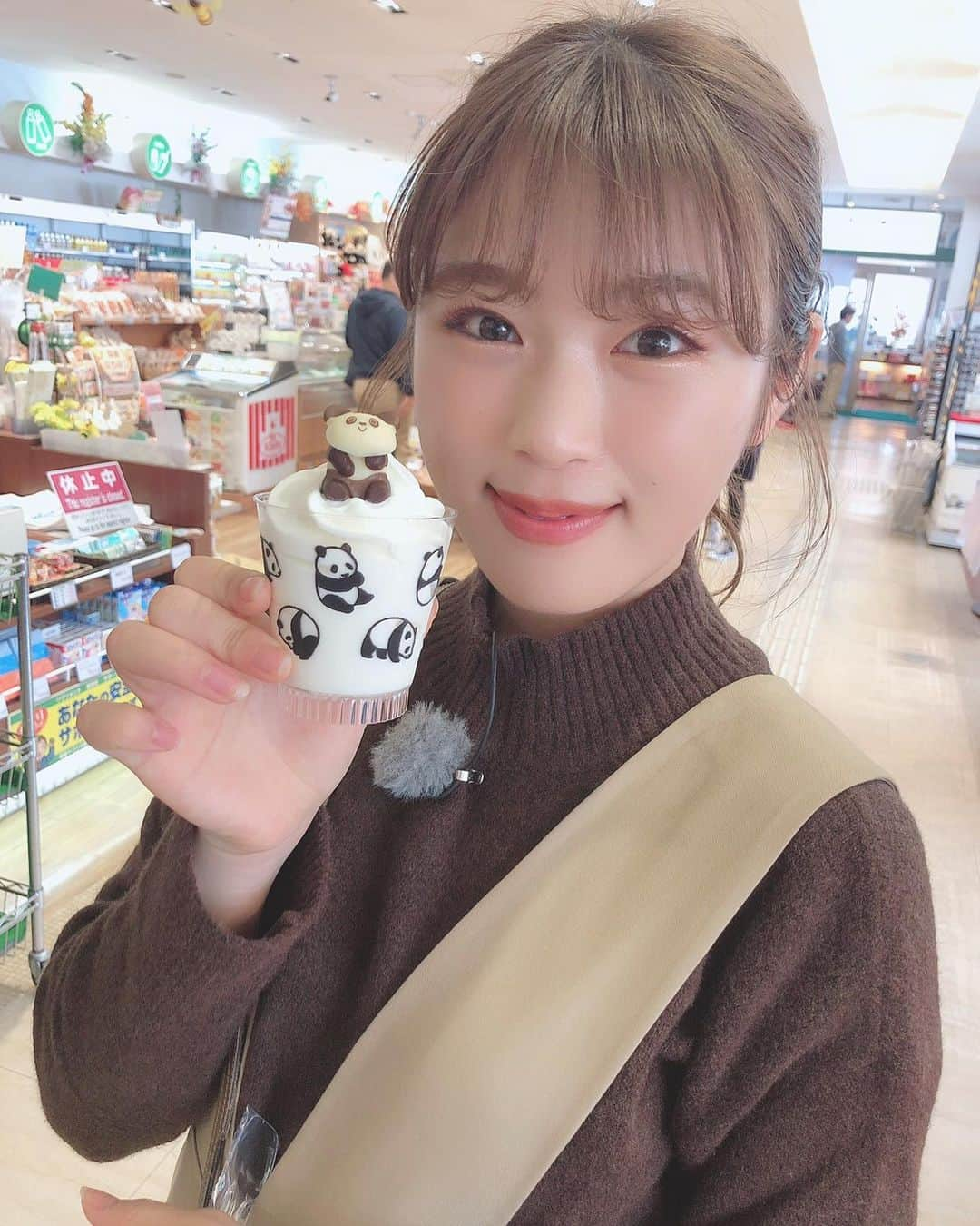 渋谷凪咲さんのインスタグラム写真 - (渋谷凪咲Instagram)「ふふふん🐼🍦♪ . . #ロケ #サービスエリア #アイス #パンダ #ハッピー🧡」10月15日 17時02分 - nagisa_nikoniko