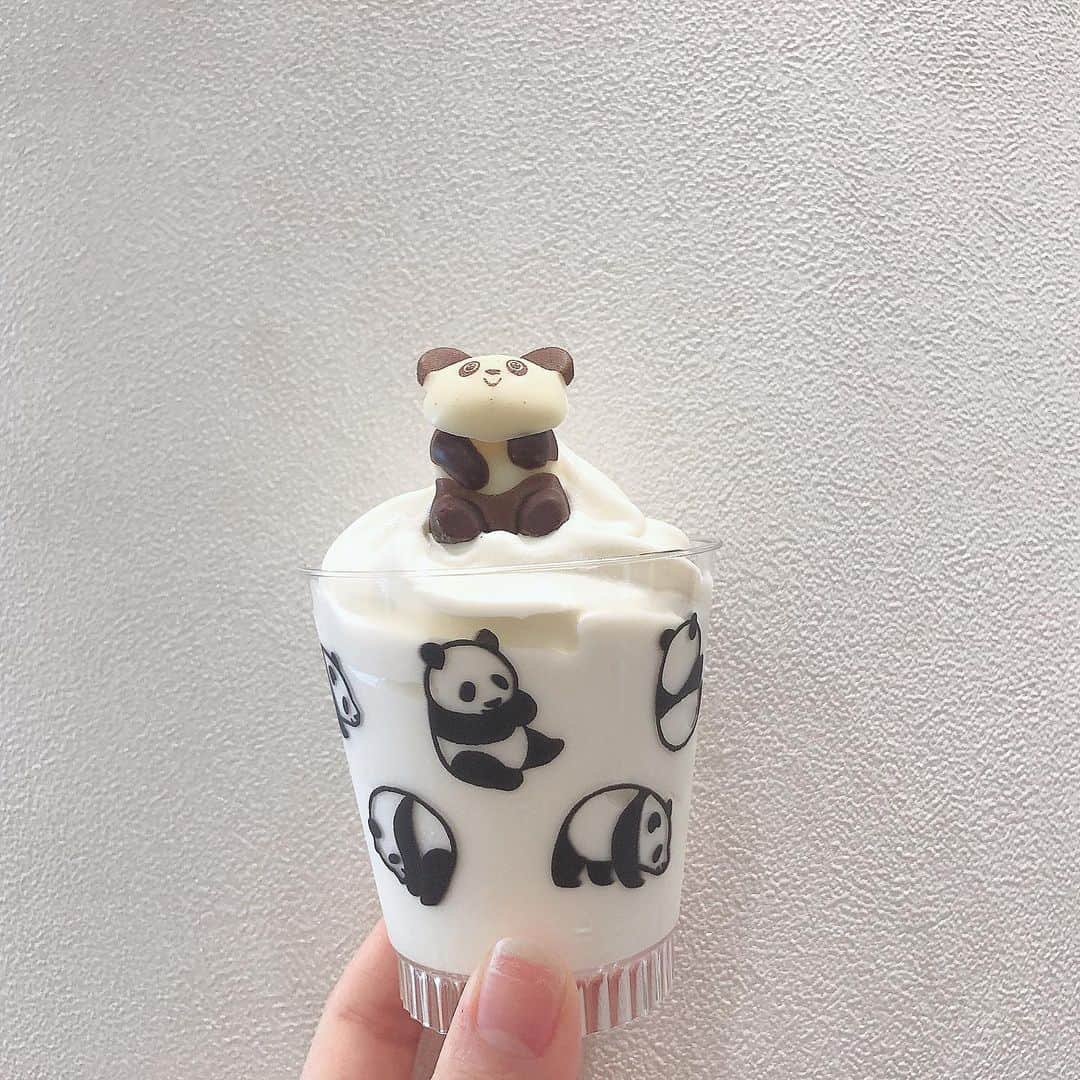 渋谷凪咲さんのインスタグラム写真 - (渋谷凪咲Instagram)「🐼🍦 . . #パンダソフトクリーム #かわいい🧡 #かわいくて食べれないけど食べる☺️」10月15日 17時05分 - nagisa_nikoniko