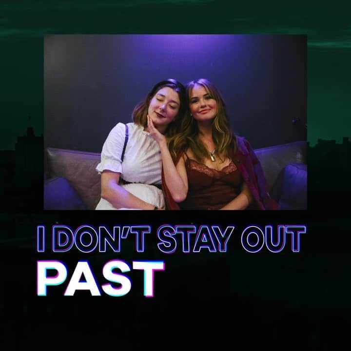 デビー・ライアンのインスタグラム：「I wanted to give you guys the gift of getting to know her better.  link in bio for @kimmyshields x @thereyouarepod  My superpower is meeting people I find extraordinary and having conversations with them that make me think new thoughts — so I’m gonna keep talking with some of my favourite people. subscribe wherever you listen to podcasts ✨」