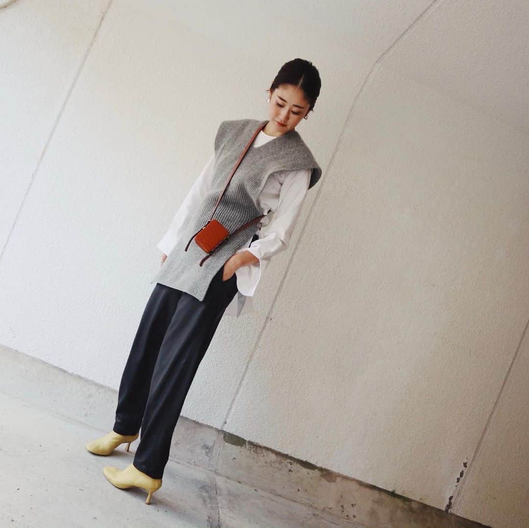 ジュジュのインスタグラム：「...♡ . もうすぐ再入荷するdecalage pierceと...🐒 #見えにくい . 🗣2枚目貼り忘れて再投稿💧 . #AkariH#accessory#costumeaccessory#fashion akarih#akarihchic#アカリ#アカリチック#Akarih#アカリ #2019AW#revival#www.akari-h.jp  #mama#boysmama#girlsmmama #mamacoordinate#hrkフク」