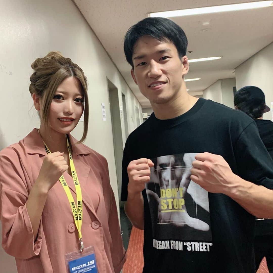 きらめく星のなったんさんのインスタグラム写真 - (きらめく星のなったんInstagram)「この前のRIZIN.19🥊 台風の中ウッキウキで行きましたよ 去年も台風だったな！さすが雷神(RIZIN) 名前負けしてねーぞこの野郎！ . 開始からもう圧巻だった…。 １ラウンドKO続出って何事ですか 試合展開早スギィィィイ 選手の層が濃すぎるんだよ…！！ . 個人的ベストバウトは 🔥白鳥大珠vs大雅🔥 うわーこれだよこれ！ 勝ち負けだけではなく、感動や興奮を与えられる 二人は間違いなくプロ。格闘技の面白さが伝わる 最高の試合だった。泣かせてくれるな！もっと観たい！ . . 【心が震える瞬間は、人生で何度あるのだろう。】 . 夢のような非日常を与えてくれる 格闘技が好きだ、大好きだ。 . 煽りVや入場も含めて【格闘技】なんだよ！ 年末の大会が待ち遠しい〜！！ . . #最後にイケメンファイターを載せておこう#目の保養にどうぞ#全選手の皆さまお疲れ様でした#rizin#rizin19#rizinff#格闘技」10月15日 18時06分 - nattan0504