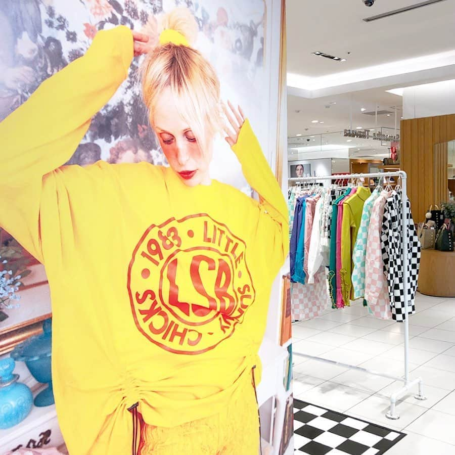 名古屋パルコさんのインスタグラム写真 - (名古屋パルコInstagram)「【LIMITED SHOP】Little sunny bite(リトルサニーバイト) pop up storeが西館1Fにオープン！﻿ ﻿ “カワイイ”ものには、﻿ 何にでも心を引かれた女の子。﻿ 女性になった今でも、﻿ その心は変わらずいたい。﻿ 素直に好きと思えるモノを手に取り、﻿ハートで感じて欲しい。﻿ あなたの”カワイイ”がココにはあります。﻿ ﻿ というコンセプトのもと、﻿ 海外のカワイイを﻿ 発信する人達と一緒に作るブランド。﻿ ﻿ アーティストとのコラボレーションなどを始め、﻿ ”Little Sunny Bite”らしい﻿ カワイイをお届けするブランドです。 ﻿ 限定商品もご用意しております。﻿ ﻿カワイイを探しにぜひご来店ください💗﻿ ﻿ #littlesunnybite #リトルサニーバイト #カワイイ #kawaii #名古屋パルコ #名古屋PARCO #nagoyaparco #名古屋 #nagoya #栄 #矢場町」10月15日 18時17分 - parco_nagoya_official