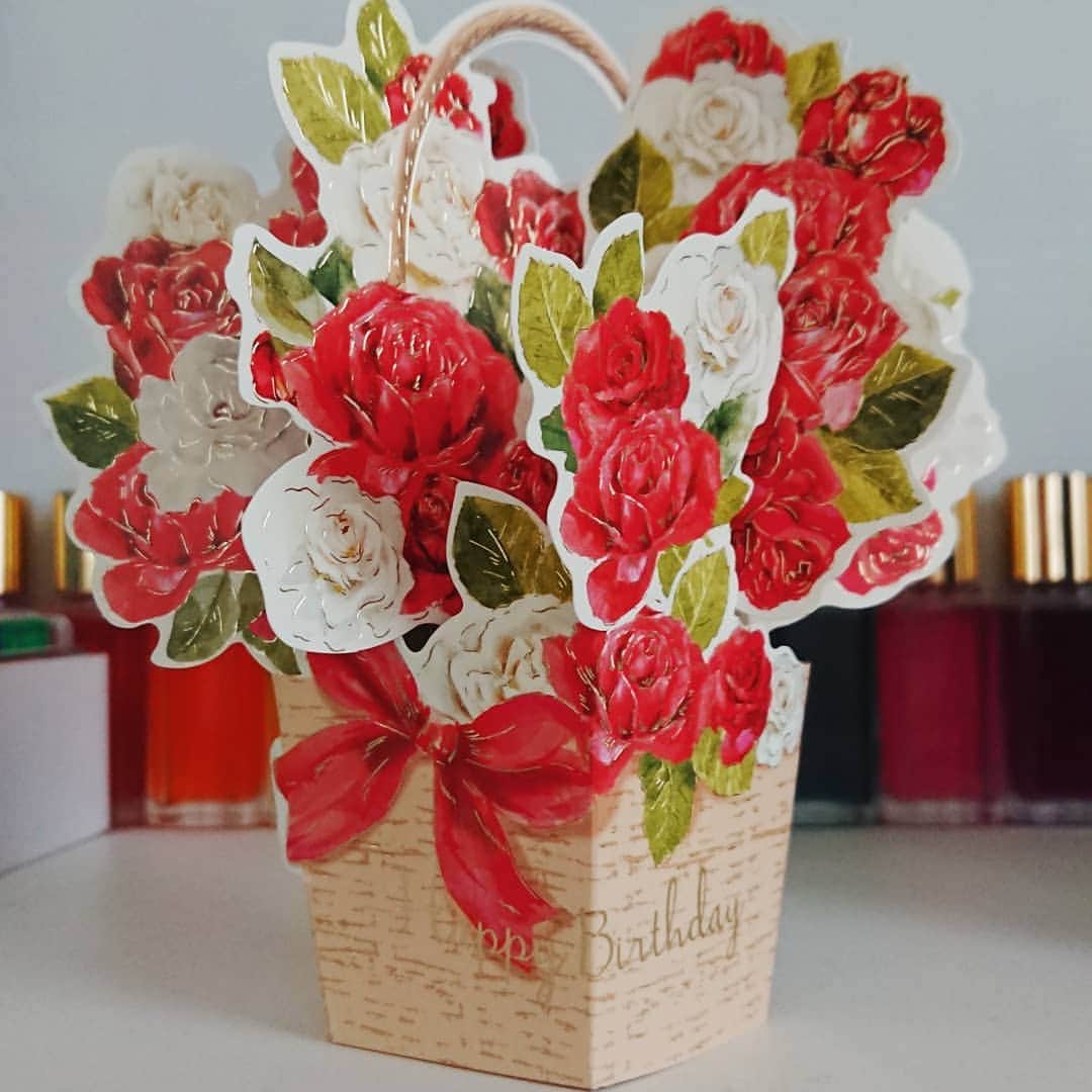 吉井怜さんのインスタグラム写真 - (吉井怜Instagram)「花束のカード  母から貰ったバースデーカードが花束型で可愛いから ずっと飾ってる♪ 家に花を飾っていない時もこの花束カードがあるだけで心が和む。  #いつぞやの #バースデーカード #花束 #吉井怜 #amebablog #吉井怜オフィシャルブログ #aquamarine18 #シェア投稿」10月15日 18時10分 - rei_yoshii