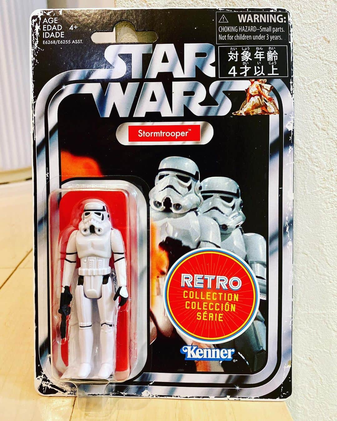 Saschaさんのインスタグラム写真 - (SaschaInstagram)「#starwars #kenner フィギュアセットをゲット！ルークを彷彿とさせるレイの姿 ナイト・オブ・レンは武器のアックスが気になります。中はどんな人間なのか？ そしてシス・ジェット・トルーパー！ジェットということはジェットパックで飛ぶ？ブラスターも2種類！ さらにレトロシリーズ！どれも40年前に持っていたものばかり！こうやって時を超えて手元にやってくる感覚が不思議！！ドイツのおもちゃ屋さんに並んでるのをよく眺めていたな〜 ついにその #スターウォーズ のスカイウォーカーシリーズが今年で終わってしまう…(スターウォーズは終わりませんが) 人生ほぼ全てを共にしてきたシリーズだけに…考えると寂しさが…公開が待ち遠しいけど…公開して欲しくなくなってきたw そろそろ最後の予告編が公開になるようです！正座して見ます！」10月15日 18時16分 - sascha348