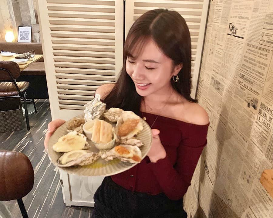 大伴理奈さんのインスタグラム写真 - (大伴理奈Instagram)「久々に牡蠣食べた〜！！ 牡蠣の他にもチーズ🧀のピザ 牡蠣のパテもどれも美味しかった( ˘ω˘ ) with @karuna0520 ♥️ #UMIバル #新宿西口  #牡蠣 #オイスター #牡蠣は飲み物」10月15日 18時19分 - rina_otomo