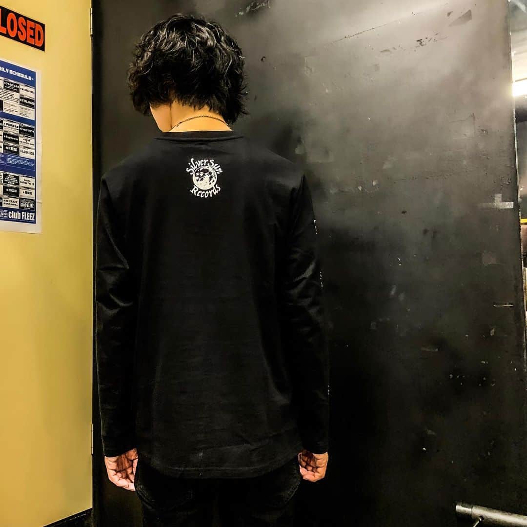 Nothing’s Carved In Stoneさんのインスタグラム写真 - (Nothing’s Carved In StoneInstagram)「【着用写真】﻿ Who is the hero? ロングTシャツ（黒）4,000円﻿ SIZE：S / M / L / XL（大喜多 XL着用）﻿ ※白も販売しています。﻿ ﻿ #nothingscarvedinstone #ナッシングス #ncis #silversunrecords #byyourside」10月15日 18時32分 - nothingscarvedinstone